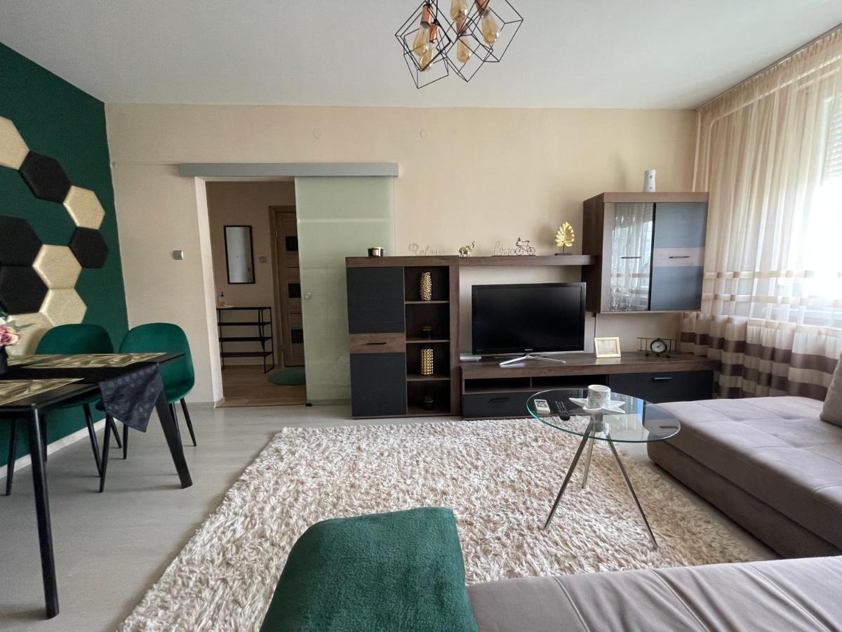 Bella Apartman Debreţin Exterior foto